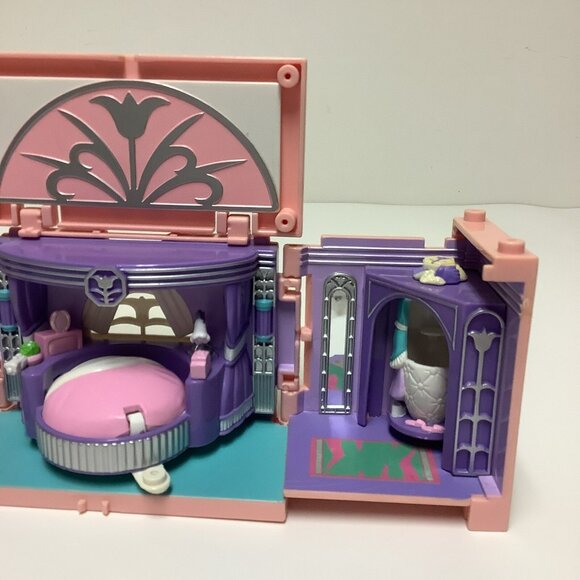 Vintage Polly Pocket Dream Builders Master Bedroom with Doll & Dog Figures 1999 - Picture 2 of 16